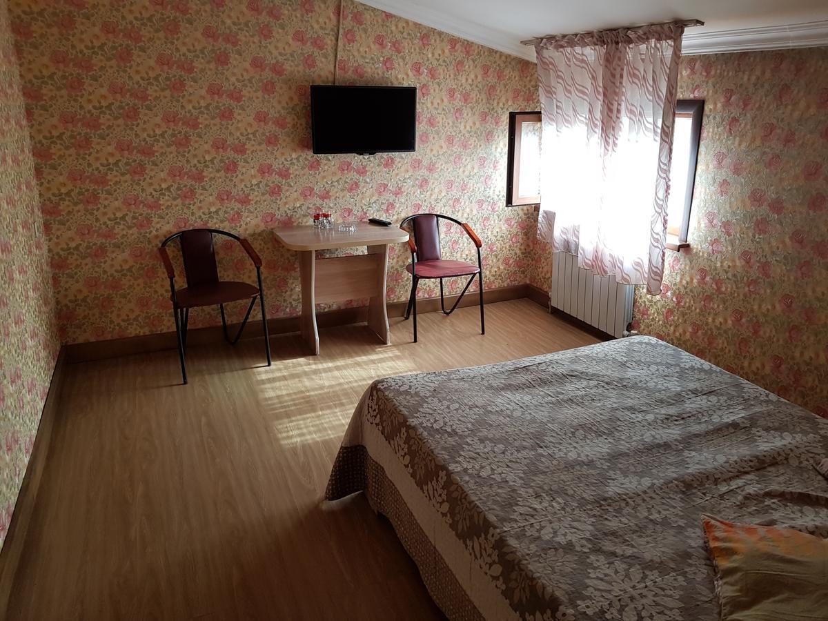 Mini Hotel Leila アルマトイ エクステリア 写真